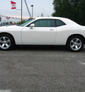 dodge challenger 2009 white coupe se gasoline 6 cylinders rear wheel drive automatic 45840