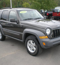 jeep liberty 2005 green suv sport gasoline 6 cylinders 4 wheel drive automatic 13502