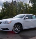 chrysler 200 2012 white sedan limited gasoline 4 cylinders front wheel drive not specified 44024