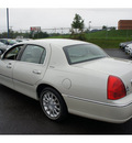 lincoln town car 2007 white sedan signature gasoline 8 cylinders rear wheel drive 4 speed automatic 07060