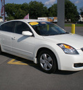 nissan altima 2008 white sedan gasoline 4 cylinders front wheel drive automatic 13502