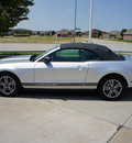 ford mustang 2011 silver v6 gasoline 6 cylinders rear wheel drive automatic 76108