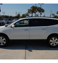 chevrolet traverse 2011 white suv lt gasoline 6 cylinders all whee drive 6 speed automatic 77090