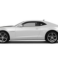 chevrolet camaro 2011 white coupe 2 s s gasoline 8 cylinders rear wheel drive 6 spd auto onstar,1 yr sa 77090