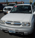 chevrolet tracker 2002 white suv lt gasoline 6 cylinders 4 wheel drive automatic 99212