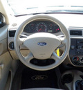 ford focus 2005 beige sedan gasoline 4 cylinders front wheel drive 5 speed manual 55321