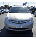 toyota sienna 2010 silver van xle gasoline 6 cylinders front wheel drive automatic 08016