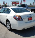 nissan altima 2008 white sedan 2 5 s gasoline 4 cylinders front wheel drive automatic 46219