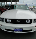 ford mustang 2008 white gt gasoline 8 cylinders rear wheel drive 5 speed manual 98032