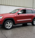 jeep grand cherokee 2011 red suv gasoline 8 cylinders 4 wheel drive 5 speed automatic 47130
