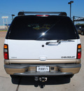 chevrolet suburban 2006 white suv flex fuel 8 cylinders rear wheel drive automatic 76087