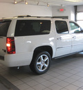 chevrolet suburban 2011 white suv ltz 1500 flex fuel 8 cylinders 4 wheel drive automatic with overdrive 55391