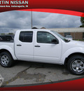 nissan frontier 2012 white gasoline 6 cylinders 4 wheel drive automatic 46219