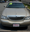 lincoln town car 2010 beige sedan signature ltd flex fuel 8 cylinders rear wheel drive automatic with overdrive 07012