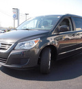 volkswagen routan 2011 gray van se gasoline 6 cylinders front wheel drive automatic 46410