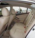 nissan altima 2010 white sedan sr gasoline 6 cylinders front wheel drive automatic 98371