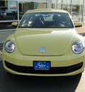 volkswagen beetle 2012 yellow hatchback 2 5 pzev gasoline 5 cylinders front wheel drive automatic 98226