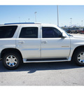 cadillac escalade 2002 white suv gasoline 8 cylinders all whee drive automatic 77388