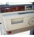 lincoln navigator 2004 beige suv luxury gasoline 8 cylinders rear wheel drive automatic 77388