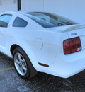 ford mustang 2006 white coupe v6 deluxe gasoline 6 cylinders rear wheel drive 5 speed manual 34474