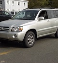 toyota highlander 2005 silver suv v6 awd gasoline 6 cylinders all whee drive automatic 06019