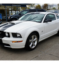 ford mustang 2008 white coupe gt deluxe gasoline 8 cylinders rear wheel drive 5 speed manual 47172
