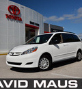 toyota sienna 2009 white van ce gasoline 6 cylinders front wheel drive automatic 32771