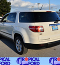 saturn outlook 2008 white suv xe gasoline 6 cylinders front wheel drive automatic 32837