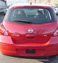 nissan versa 2009 red hatchback 1 8 sl gasoline 4 cylinders front wheel drive cont  variable trans  06019