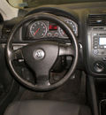 volkswagen jetta 2006 maroon sedan gasoline 5 cylinders front wheel drive 5 speed manual 13502