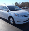toyota sienna 2007 white van xle 7 passenger gasoline 6 cylinders front wheel drive automatic 28557