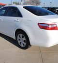 toyota camry 2009 white sedan le gasoline 4 cylinders front wheel drive automatic 75228
