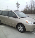 toyota sienna 2004 lt  brown van le 7 passenger gasoline 6 cylinders front wheel drive automatic 75503