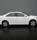 toyota camry 2011 white sedan se gasoline 4 cylinders front wheel drive automatic 55448