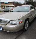 lincoln town car 2006 gold sedan signature ltd gasoline 8 cylinders rear wheel drive automatic with overdrive 13502
