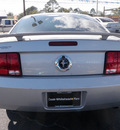 ford mustang 2005 silver coupe v6 deluxe gasoline 6 cylinders rear wheel drive automatic 32401
