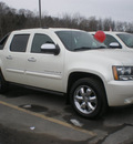 chevrolet avalanche 2008 white suv flex fuel 8 cylinders 4 wheel drive automatic 13502