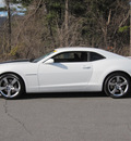 chevrolet camaro 2011 white coupe ss gasoline 8 cylinders rear wheel drive automatic 28805