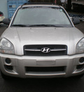 hyundai tucson 2006 gray suv gl gasoline 4 cylinders front wheel drive 5 speed manual 13502