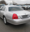 lincoln town car 2005 silver sedan signature gasoline 8 cylinders rear wheel drive automatic 62863