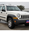 jeep liberty 2006 white suv sport gasoline 6 cylinders rear wheel drive automatic 77090