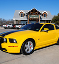 ford mustang 2005 yellow coupe gt gasoline 8 cylinders rear wheel drive 5 speed manual 76087