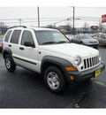 jeep liberty 2006 stone white suv sport gasoline 6 cylinders 4 wheel drive automatic with overdrive 07724
