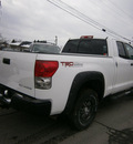 toyota tundra 2009 white gasoline 8 cylinders 4 wheel drive automatic 13502