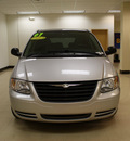 chrysler town and country 2007 silver van town country gasoline 6 cylinders front wheel drive automatic 27707