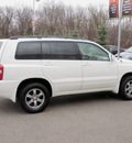 toyota highlander 2005 white suv gasoline 6 cylinders all whee drive automatic with overdrive 56001