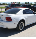 ford mustang 2002 white coupe gt deluxe gasoline 8 cylinders rear wheel drive automatic 77388