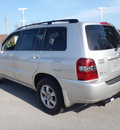 toyota highlander 2005 silver suv limited gasoline 6 cylinders all whee drive automatic 28557