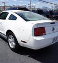 ford mustang 2009 white coupe v6 deluxe gasoline 6 cylinders rear wheel drive automatic 08753
