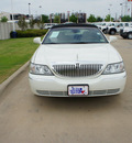 lincoln town car 2003 white sedan signature gasoline 8 cylinders sohc rear wheel drive automatic with overdrive 76108